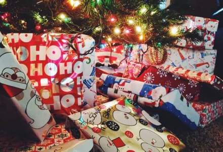 (P) 5 idei de cadouri ieftine de Crăciun pe care le poți comanda online cu livrare rapidă