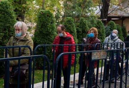 FOTOREPORTAJ | Pelerinaj în București: În general, s-au respectat măsurile de protecție împotriva COVID-19, dar oamenii au putut intra fără să prezinte buletinul