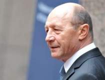 Basescu arata cu degetul:...