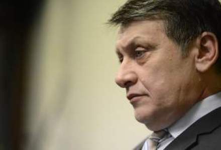 Antonescu, atac la Basescu: Ma astept sa imparta mere pentru PMP si sa duca oamenii la vot cu Loganul