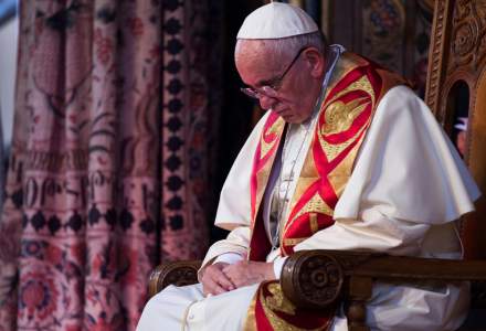 Papa Francisc se roagă pentru victimele tragediei de la Piatra Neamț