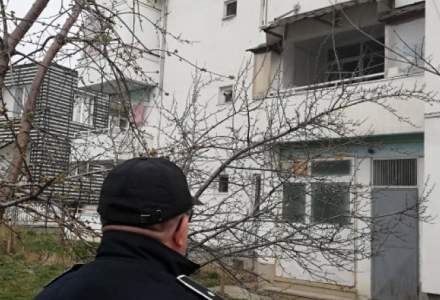 Un balcon al unui bloc din Vaslui s-a prăbușit