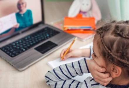 Salvați Copiii România: Aproximativ 30% dintre copii nu dețin toate resursele materiale necesare învățământului online