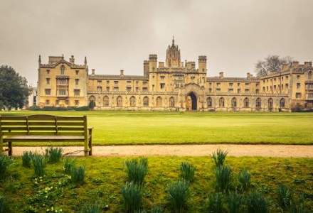 Primul roman admis la Medicina la Cambridge: Niciun student nu e lasat sa abandoneze facultatea din lipsa de bani