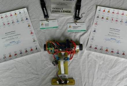 Doi tineri romani au obtinut medalia de argint cu un robot in Viena. Povestea lui Overclocker 2.0, un robot plimbat 900 km prin posta pentru a prinde viteza
