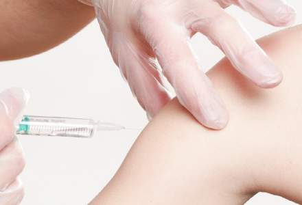 Marea Britanie a aprobat vaccinul Pfizer/BioNTech. Vaccinarea ar putea începe în câteva zile