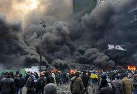 Insurgentii prorusi au preluat controlul primariei unui oras din estul Ucrainei