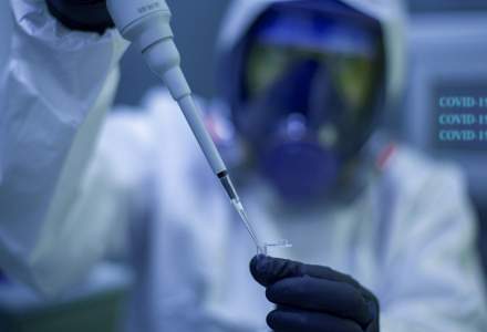Cum a reușit Moderna să dezvolte vaccinul anti-COVID înainte de declararea pandemiei