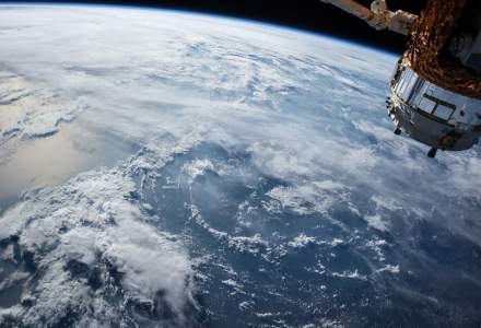 Japonia dezvoltă primul satelit din lemn pentru a micșora gunoiul spațial