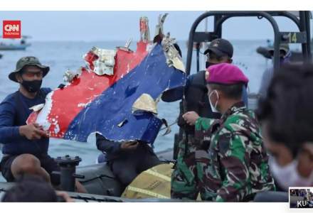 A fost descoperită epava avionului dispărut în largul Indoneziei