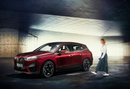 BMW anunţă funcţia BMW Digital Key Plus, care vine odată cu BMW iX