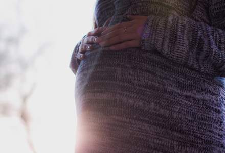 Vaccinare anti-COVID-19: Ce trebuie să știe femeile însărcinate și cele care alăptează