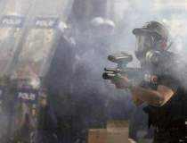 Politia turca foloseste gaze...