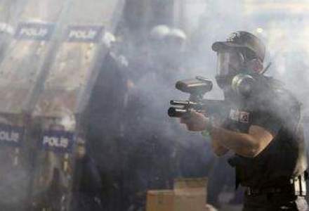 Politia turca foloseste gaze lacrimogene impotriva manifestantilor