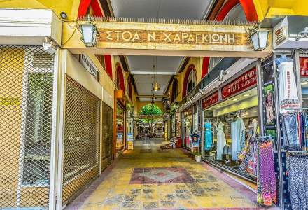 Grecia redeschide magazinele pentru prima dată după două luni