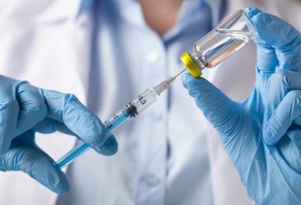 Aproximativ 2.000 de români au primit cele două doze de vaccin anti-COVID