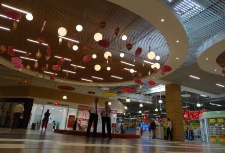 Auchan a investit 2 mil. euro in modernizarea centrului comercial din Titan: cum arata acum galeria comerciala din estul Capitalei