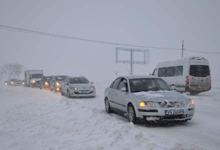 13 localități din Constanța, fără energie electrică, din cauza viscolului. Mai multe mașini sunt blocate în trafic
