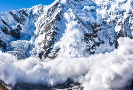 Riscul maxim de avalanşă se menţine în weekend