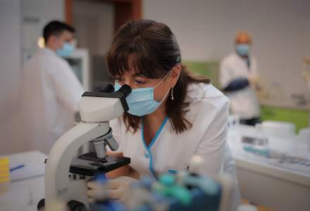 O companie românească donează teste mixte pentru diagnosticul diferențial gripă / COVID-19 pentru două școli din București