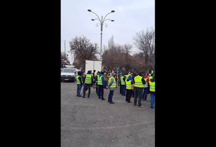 Polițiștii protestează în Piața Victoriei: cer ”dezghețarea” salariilor și a pensiilor