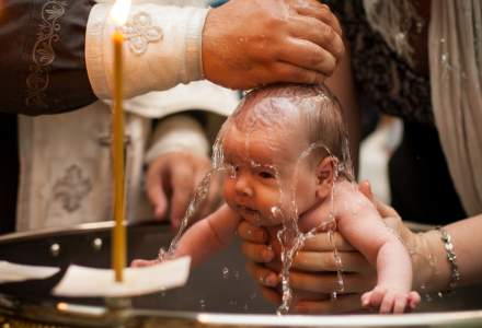 Avocatul Poporului cere ca preoții să facă și cursuri de botezat copii