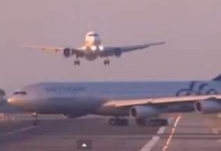 VIDEO: Doua avioane, aproape de a se ciocni pe aeroportul din Barcelona