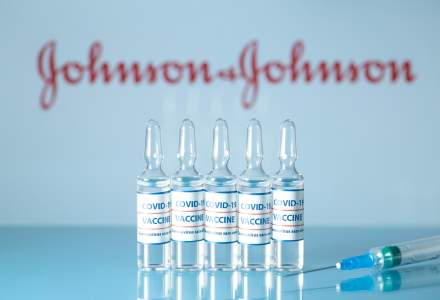 Vaccinul Johnson & Johnson, ce se administrează într-o singură doză, primește un aviz de la un comitet de experți