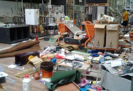 FOTO | Romanii au vandalizat, la propriu, magazinele OBI. Cum arata dezastrul lasat in spatiile comerciale, dupa numai cateva zile de reduceri