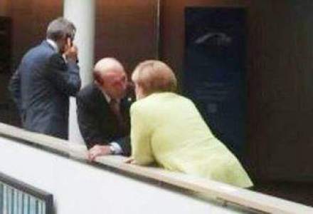FOTOGRAFIE INEDITA. Traian Basescu, alaturi de Angela Merkel