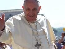 Papa Francisc taie salariile...