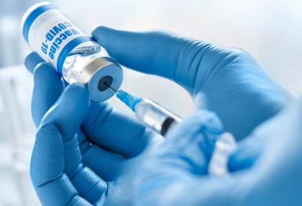 Marea Britanie spune NU exportului de vaccin până nu imunizează toți adulții