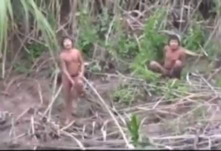 VIRALUL ZILEI: un trib din Amazon ia contact pentru prima data cu lumea exterioara