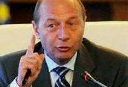 Basescu: Nu mai cred in analizele economistilor. Sun la Videanu sa vad consumul de energie