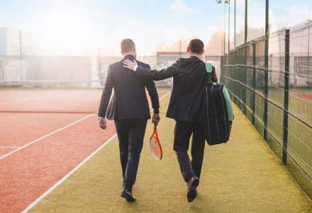 Cum să-ți găsești „jumătatea” la tenis, badminton sau squash. Ideea de afacere a unor români stabiliți în Londra