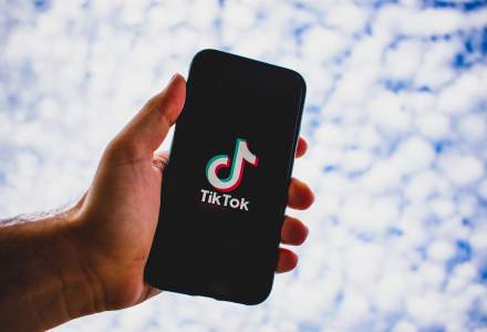 Studiu: Șase din zece utilizatori români de Internet au vizionat, recent, campanii publicitare pe TikTok