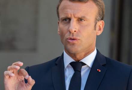 Emmanuel Macron, pălmuit de un protestatar