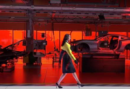 Ferrari lansează prima sa linie vestimentară, creată de fostul designer de la Armani