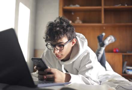 Studiu: Școala online are același efect ca vacanța de vară. Elevii nu progresează prin acest mod de învățare