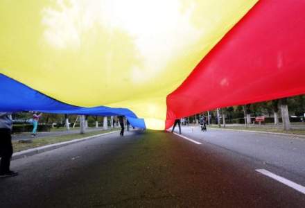 Peste 3.000 de persoane participa in Capitala la un mars pentru unirea Romaniei cu Republica Moldova