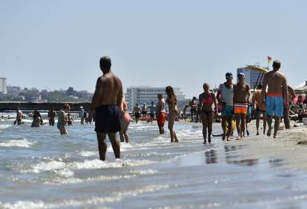 Plaja lărgită din Mamaia nu e pe gustul turiștilor: Nisipul nu mai e fin, sezlongurile sunt prea departe