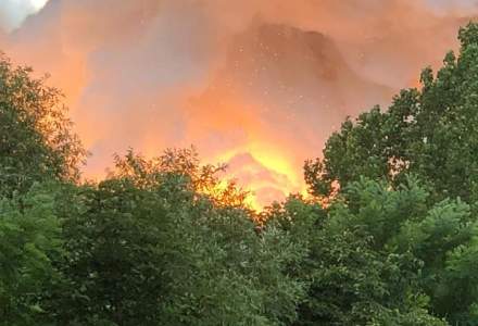 Incendiu puternic în Constanța: flăcările au cuprins un depozit din zona industrială