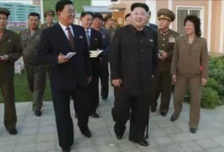 Kim Jong-un a iesit din nou in public, dar cu un baston [VIDEO]