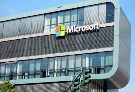Microsoft își premiază angajații: bonusuri de 1.500 de dolari după un an de pandemie