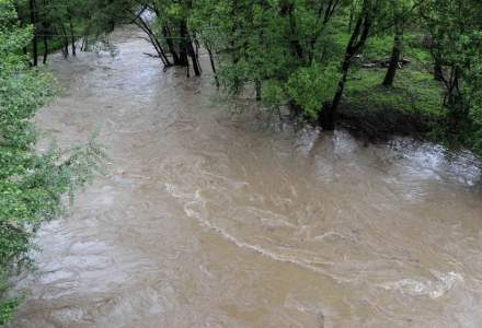 Cîțu: Oamenii afectați de inundații vor primi de mâine bani pentru reconstrucție