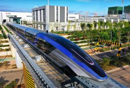 China a prezentat un tren care atinge 600 km/h. Este cel mai rapid vehicul terestru din lume