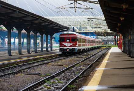 Gafe marca CFR: Un tren a plecat gol în vreme ce pasagerii au rămas pe peron