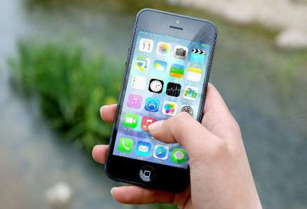 Samsung: 49% dintre utilizatorii romani au smartphone-ul conectat permanent la Internet