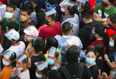 Haos în Manila: mii de oameni se grăbesc să se vaccineze înainte de închiderea oraşului