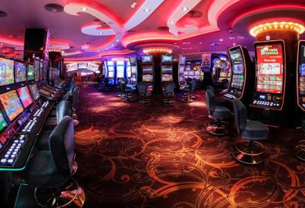 Operatorii sălilor de jocuri de noroc sunt încrezători în revenire: ”Oamenii vor avea nevoie să socializeze”